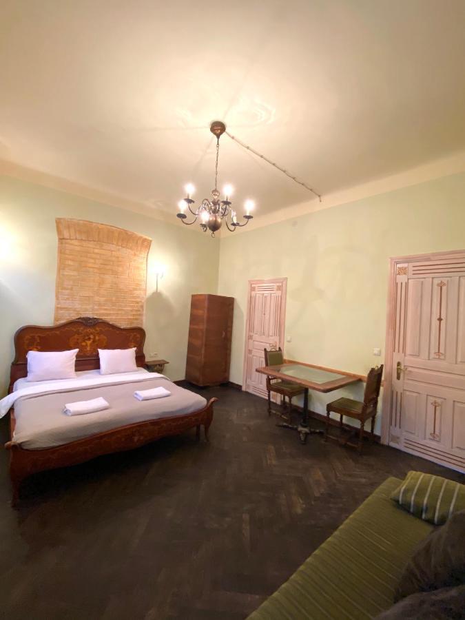 Квартира В Центрі На Вулиці Валова 21 Lviv Ngoại thất bức ảnh