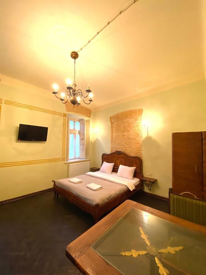 Квартира В Центрі На Вулиці Валова 21 Lviv Ngoại thất bức ảnh