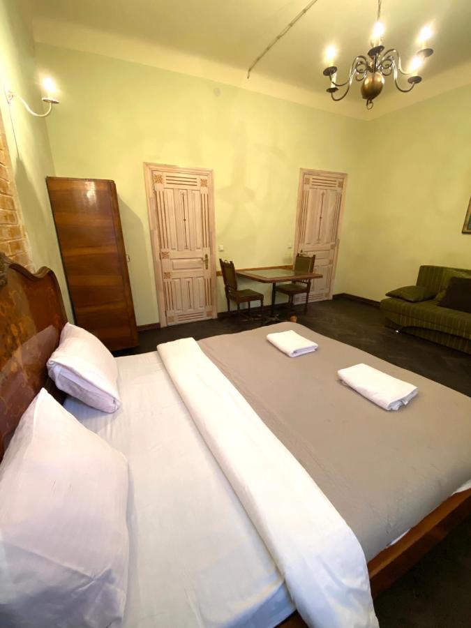 Квартира В Центрі На Вулиці Валова 21 Lviv Ngoại thất bức ảnh
